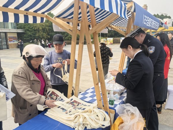 杭州在线配资 交通事故数同比下降15.6%，金山公安分局这样守护出行安全